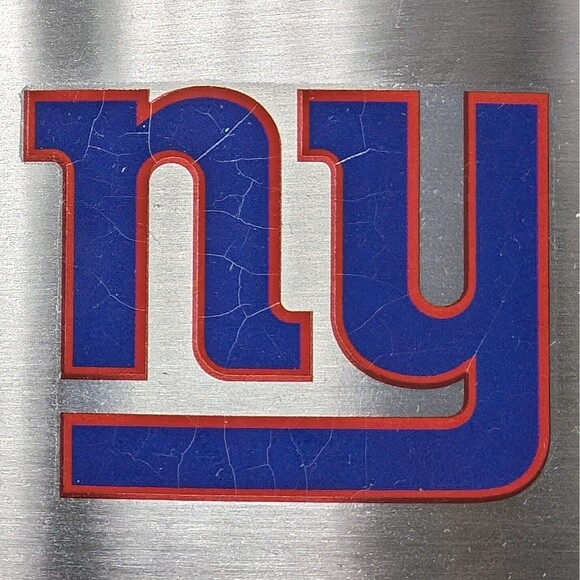 New York Giants Stainless Steel Flask and Watch with Leather Strap Gift Set - Picture 4 of 5